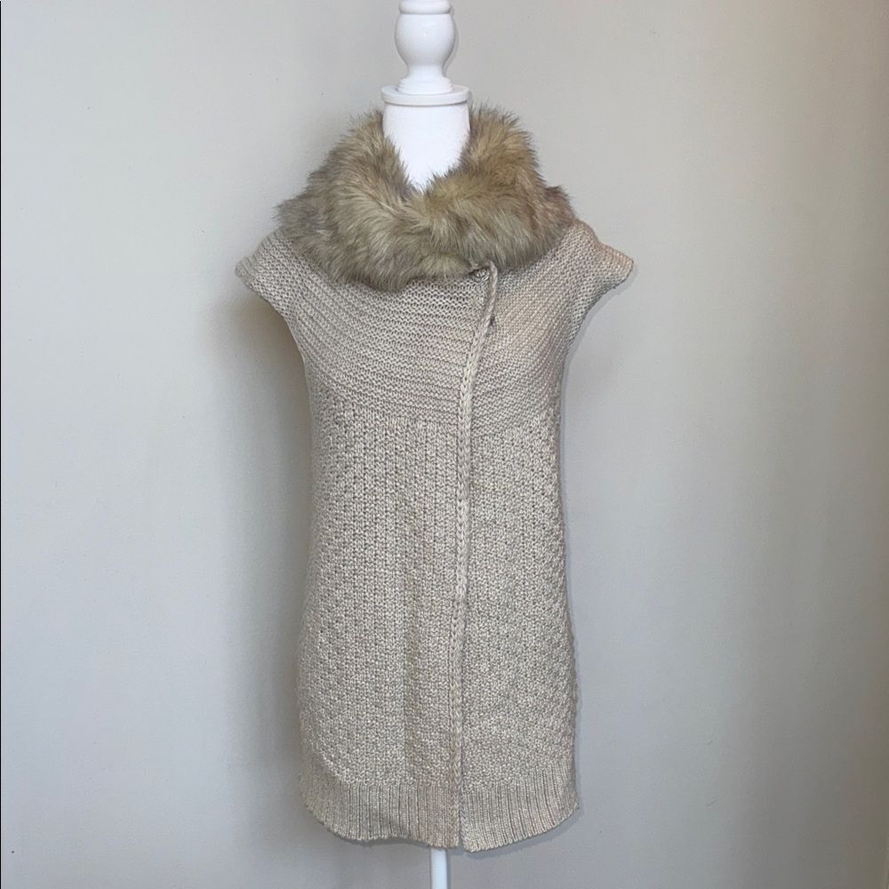 Armani Exchange Cream Beige Knit Sleeveless Sweater w/detachable Faux Fur Collar